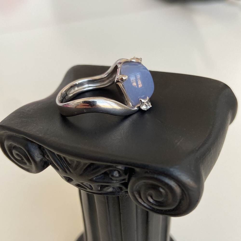 Chanel Fine Jewelry - Chalcedony and Diamond Comet Ring - Picture 9 of 10